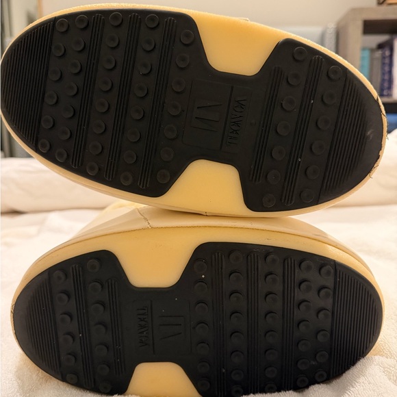 Moon Boot Women's Beige and Cream Winter Boots - Picture 8 of 8